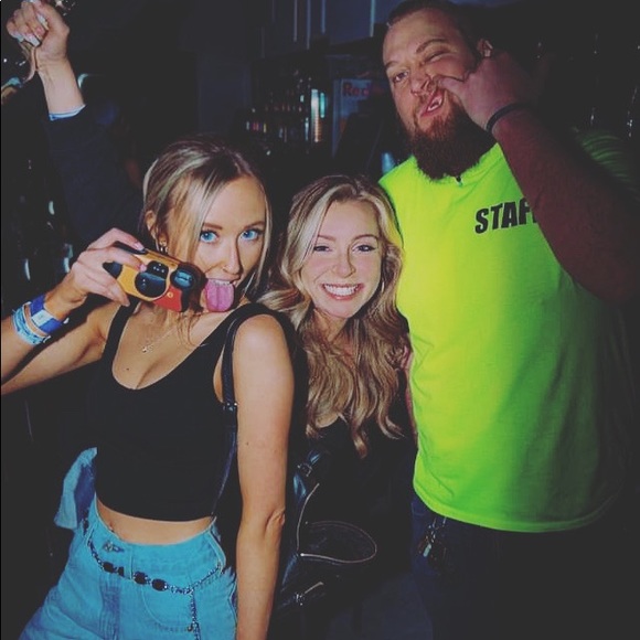 Meet your Posher, Celina - Picture 5 of 9